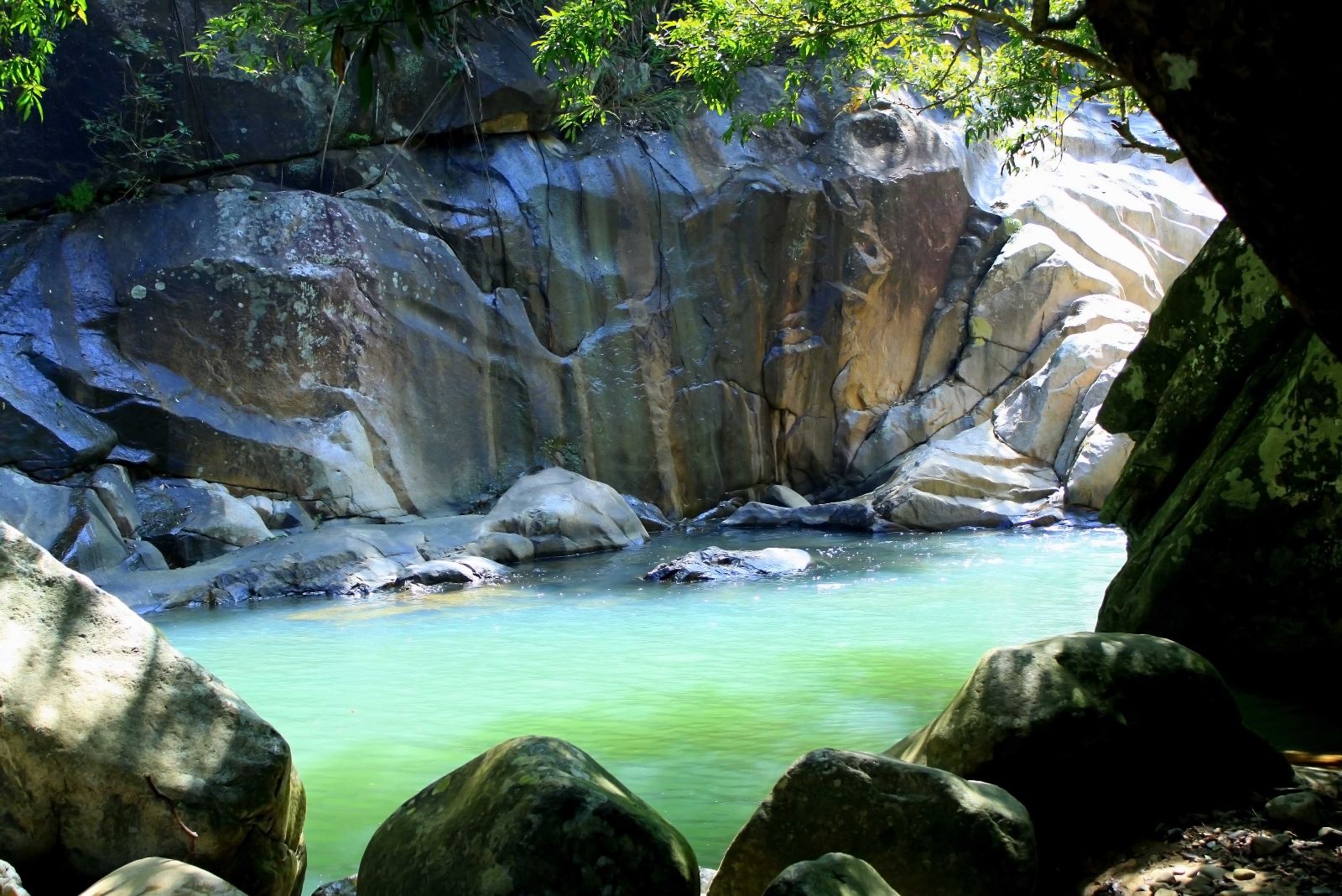 Khám phá Ba Hồ - "Tuyệt tình cốc" tại Nha Trang